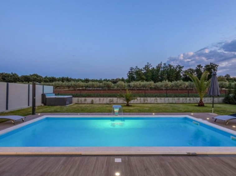 swimming pool jacuzzi garden view modern villa Porec Sale